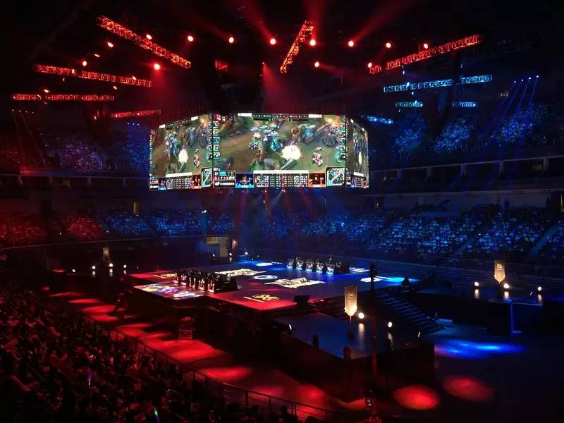 TheShy 和 369 的德莱文在1级交战！他们都死了，但最终 369 获胜了！