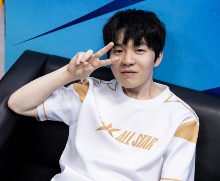 英雄联盟情人节限定皮肤上线：蜘蛛 风女 阿克尚