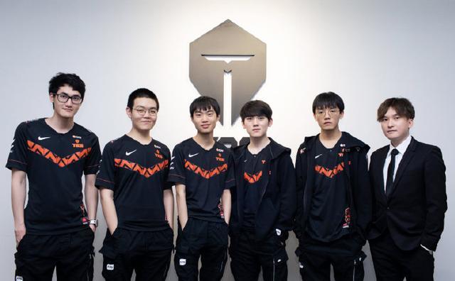 B8 在2025年StarLadder布达佩斯Major第二阶段的首场比赛中击败了 Team Liquid